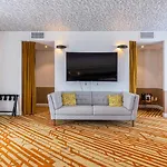 Le Saint Gelais Otel 4*