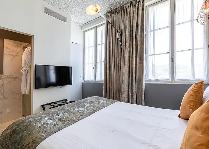 Hotel Le Saint Gelais 4*